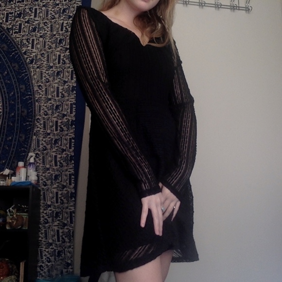 Black long sleeve dress! - Picture 1 of 7